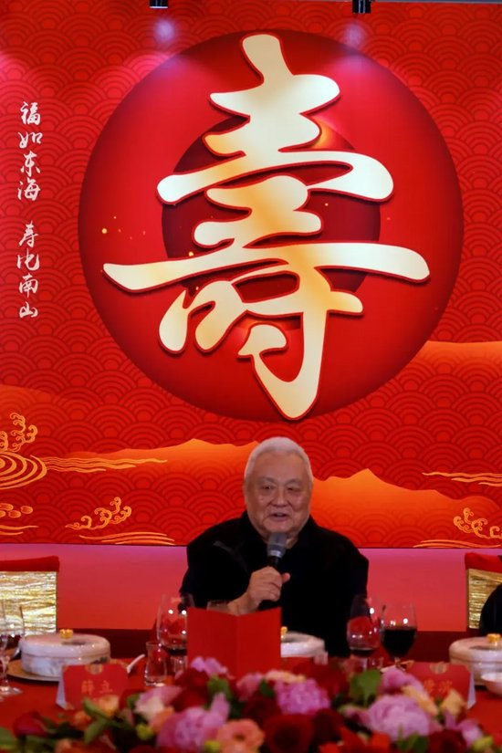 了解通过面对面、电话、邮件、传真、论坛等多种途径为玩家提供快捷的服务。
